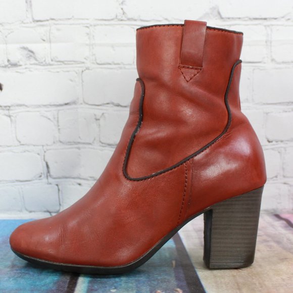 Clarks Shoes - Clark's Stroll Vine Brown Leather Side Zip Heeled Ankle Booties 7.5 M